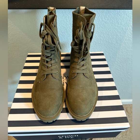 NEW Sweatery Hiker Boots w/o Box | Size 8| Olive Green - Picture 3 of 5
